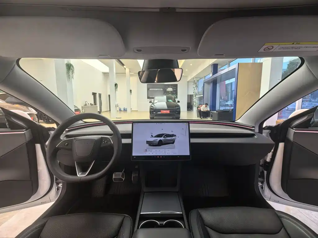 Tesla Model 3 — фото 9