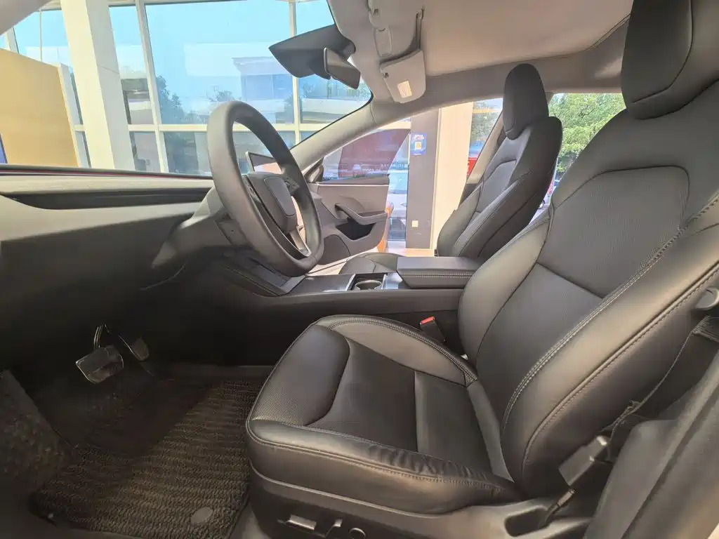 Tesla Model 3 — фото 10