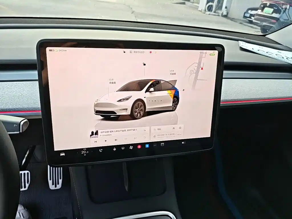 Tesla Model Y — фото 13