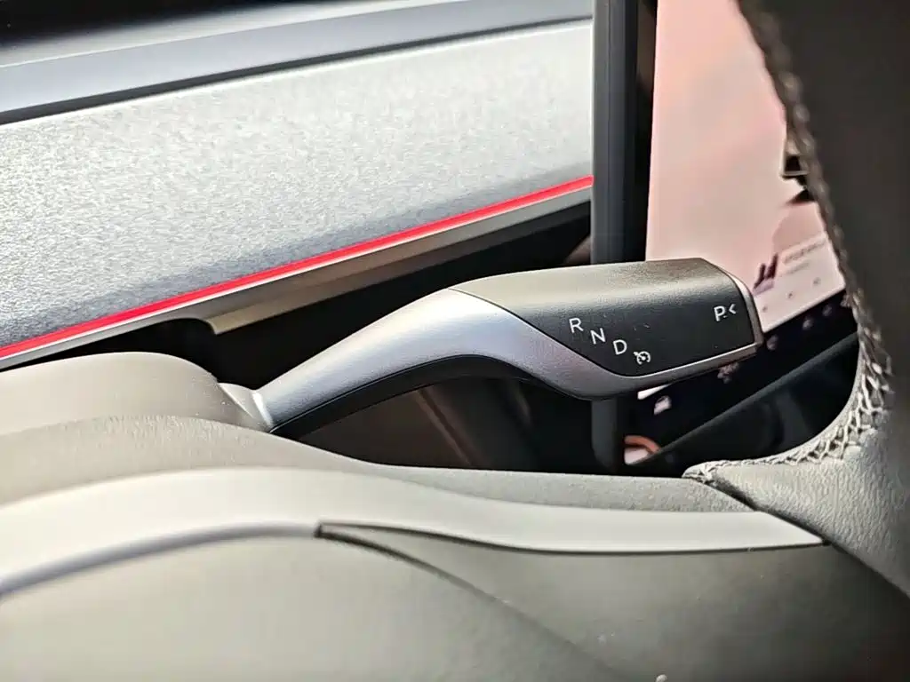 Tesla Model Y — фото 14
