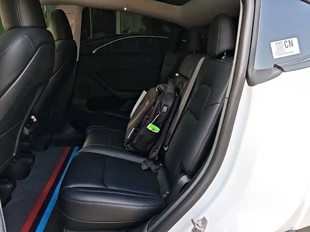 Tesla Model Y — фото 17