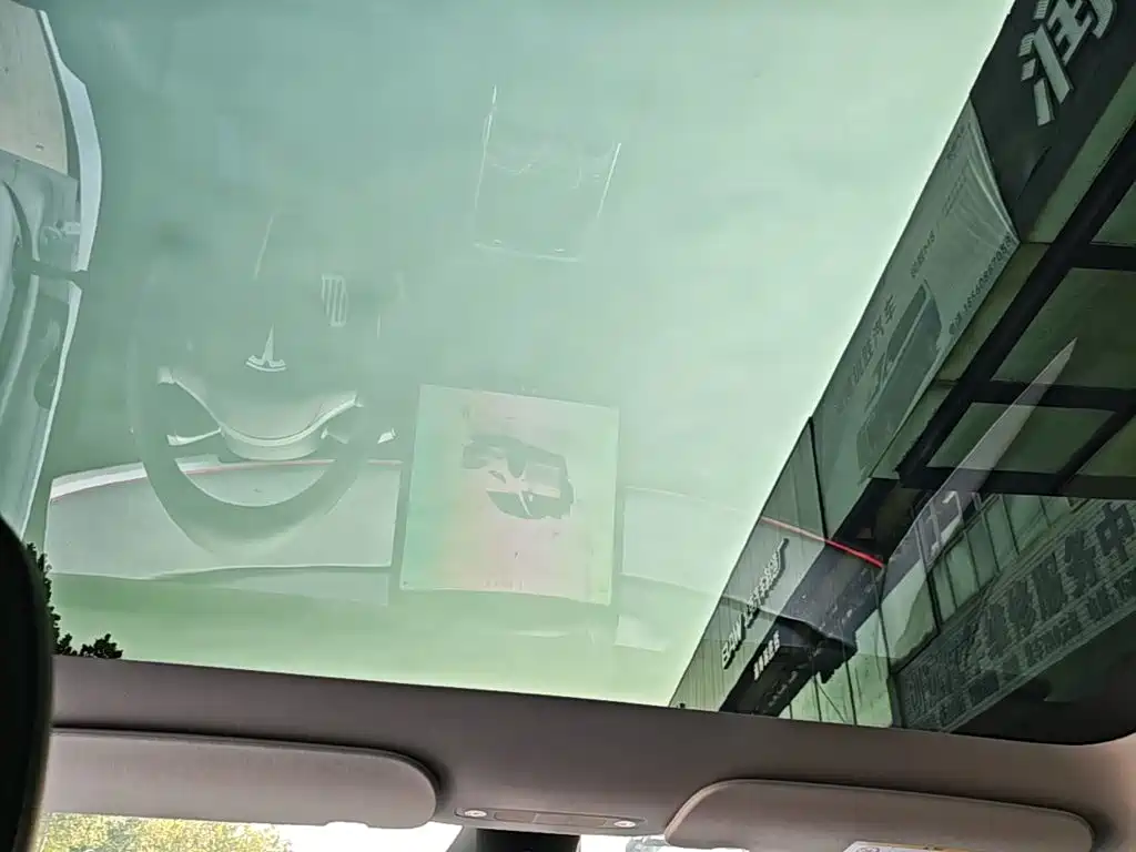 Tesla Model Y — фото 18