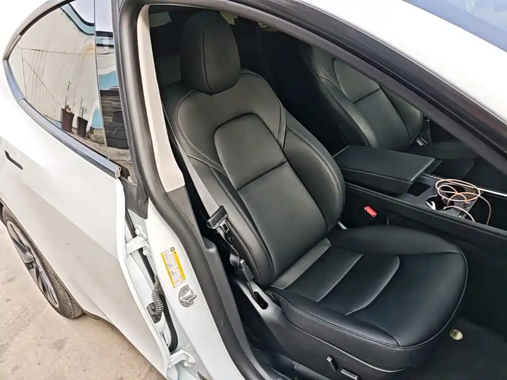 Tesla Model Y — фото 25