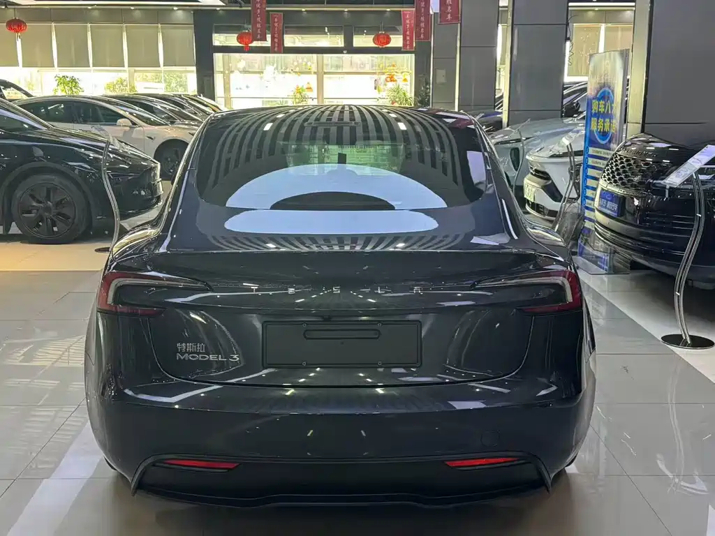 Tesla Model Y — фото 8