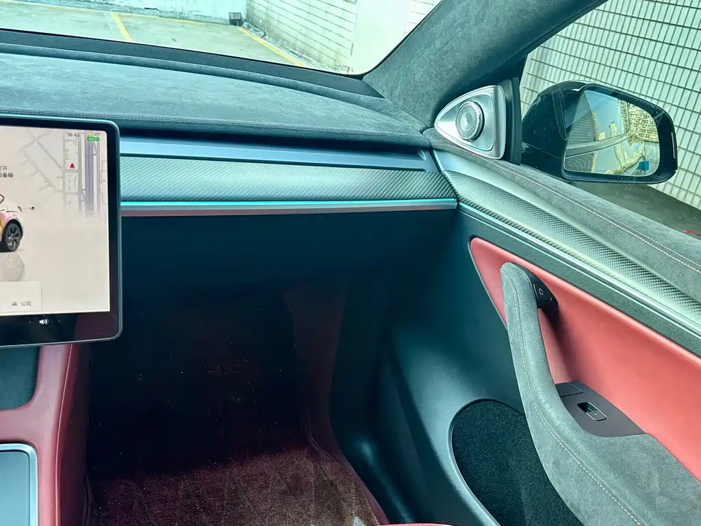 Tesla Model Y — фото 14