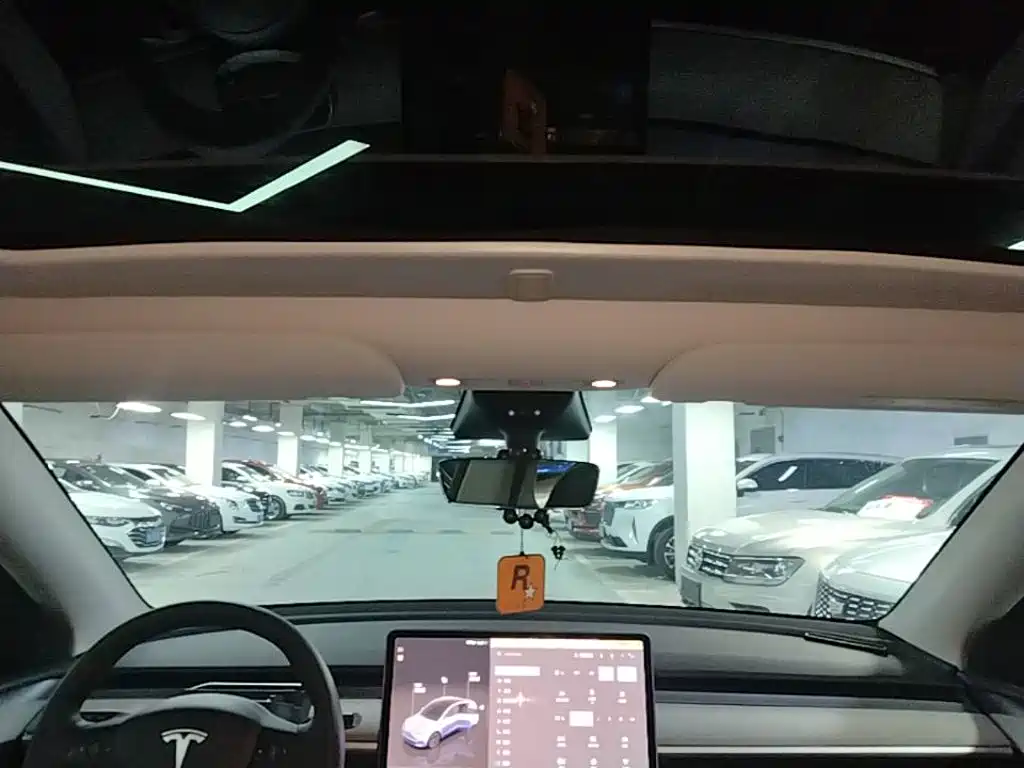 Tesla Model Y — фото 18