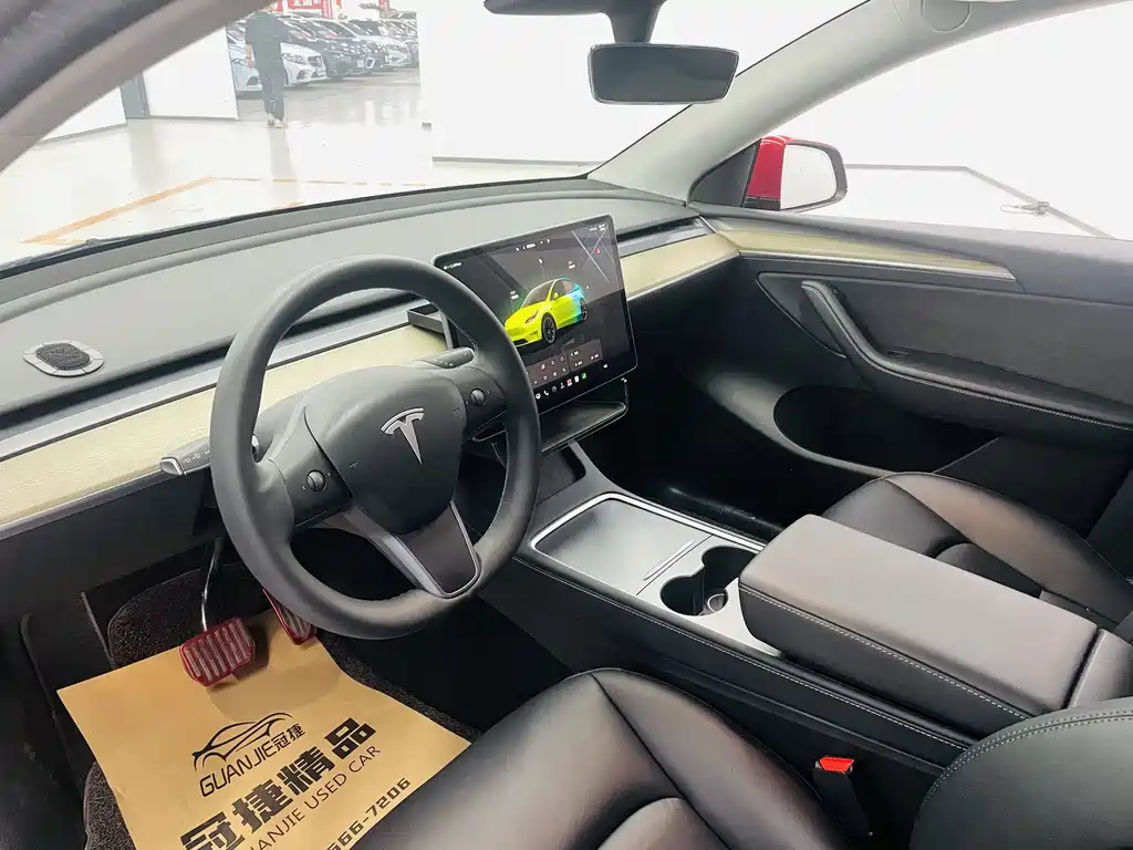 Tesla Model Y — фото 6
