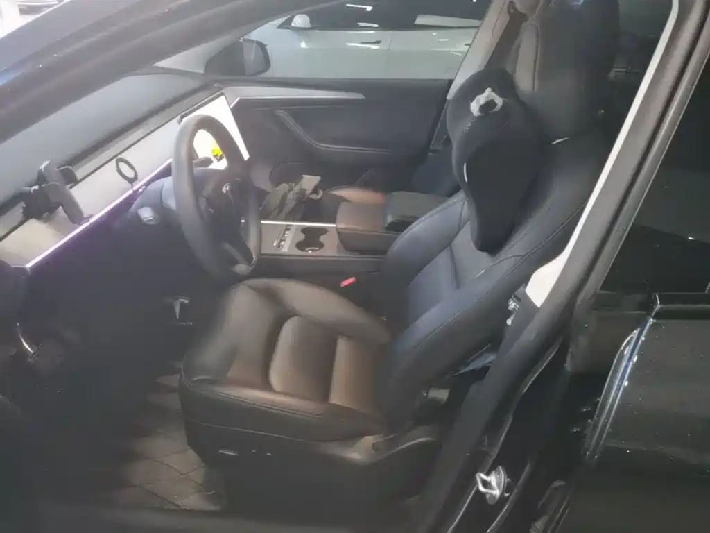 Tesla Model Y — фото 15
