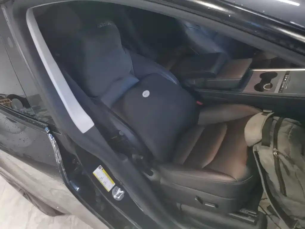 Tesla Model Y — фото 25