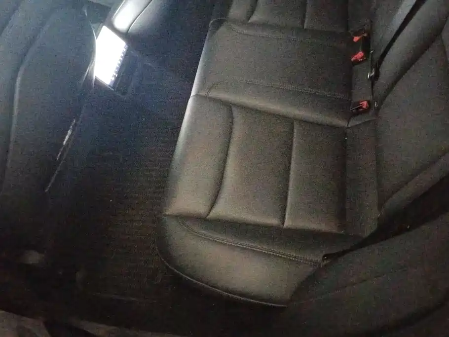 Tesla Model 3 — фото 11