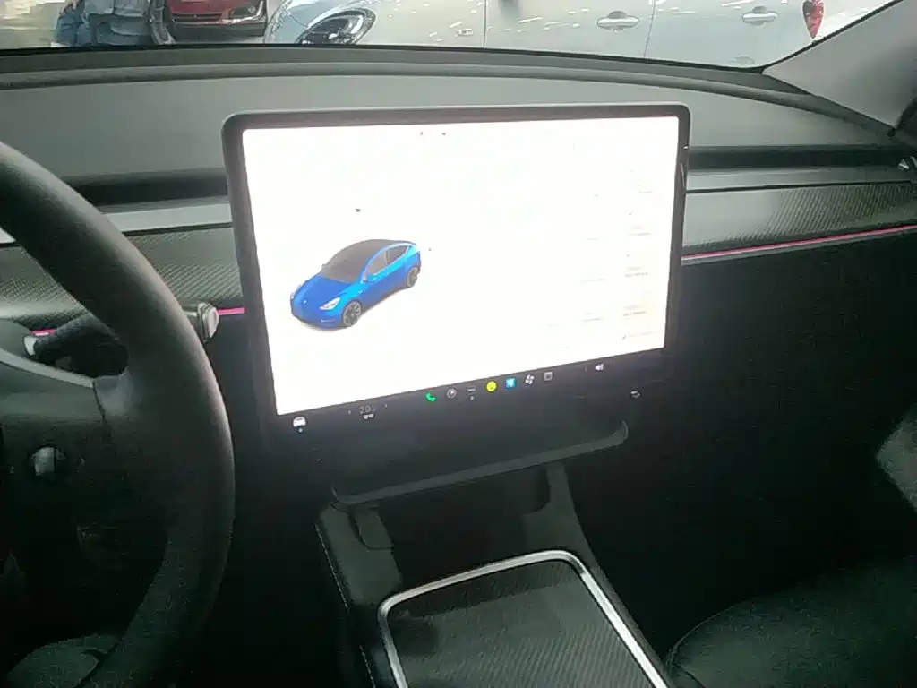 Tesla Model Y — фото 13