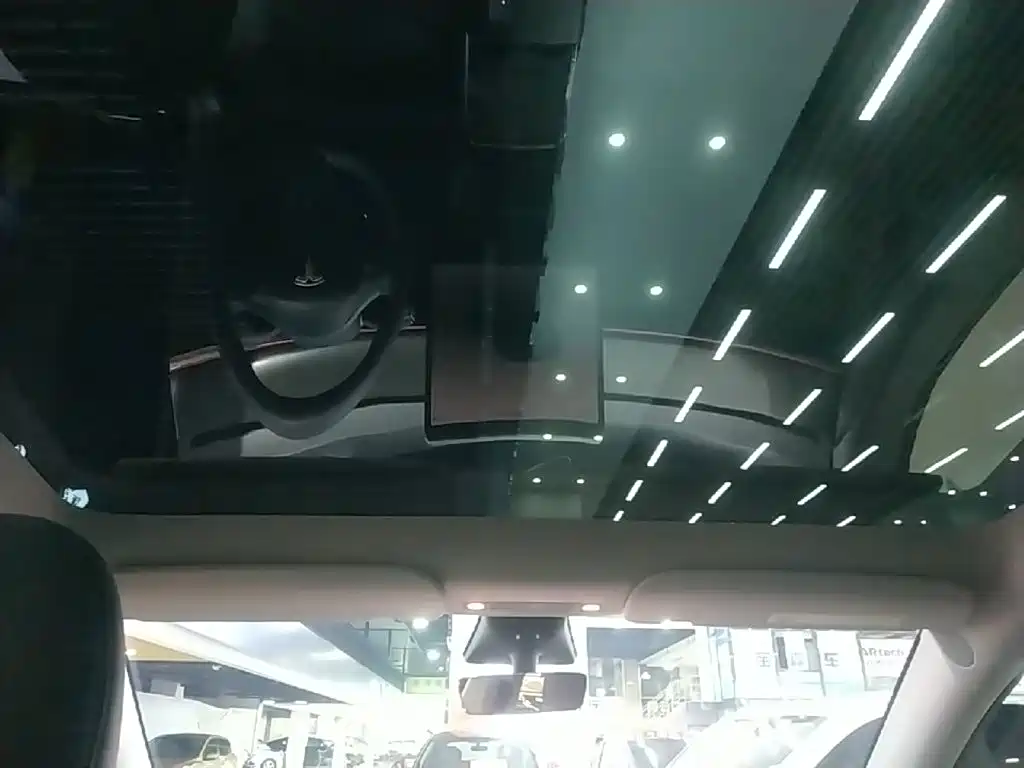 Tesla Model Y — фото 18