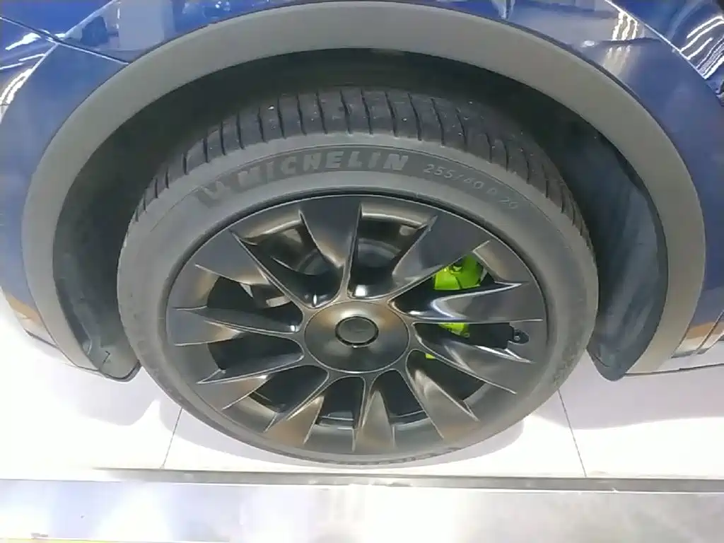 Tesla Model Y — фото 23