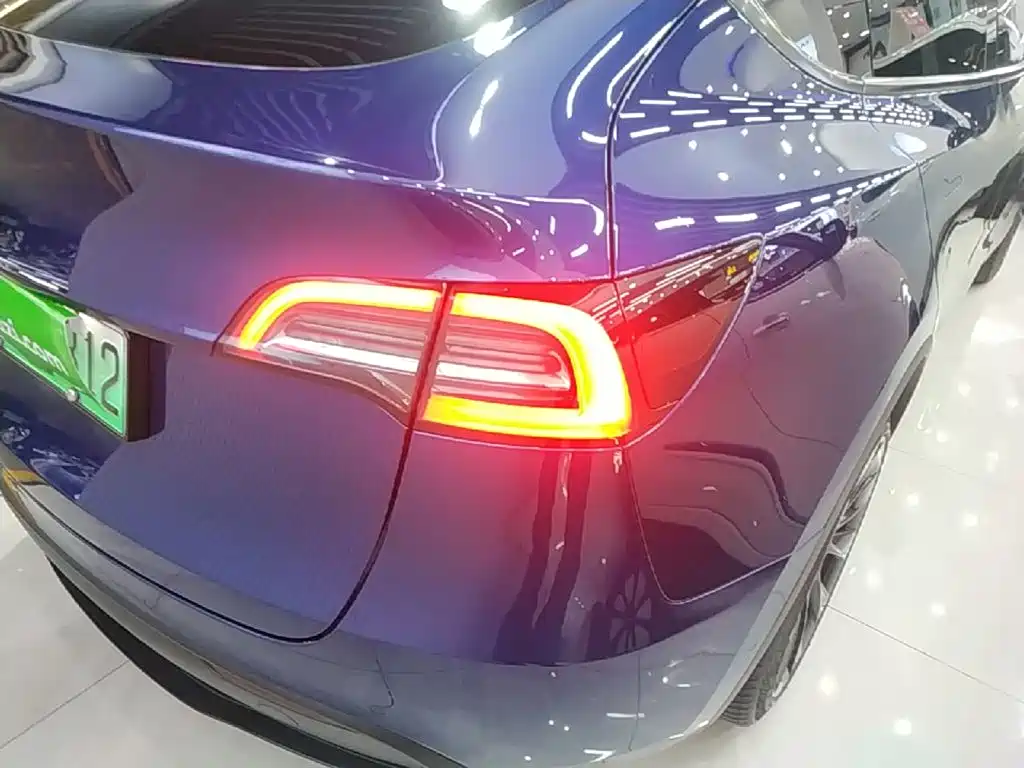 Tesla Model Y — фото 8