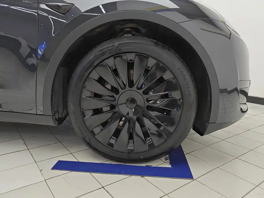Tesla Model Y — фото 6