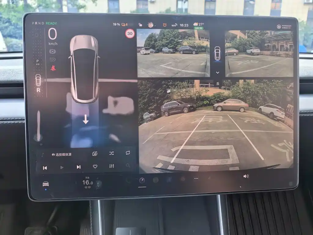 Tesla Model Y — фото 13