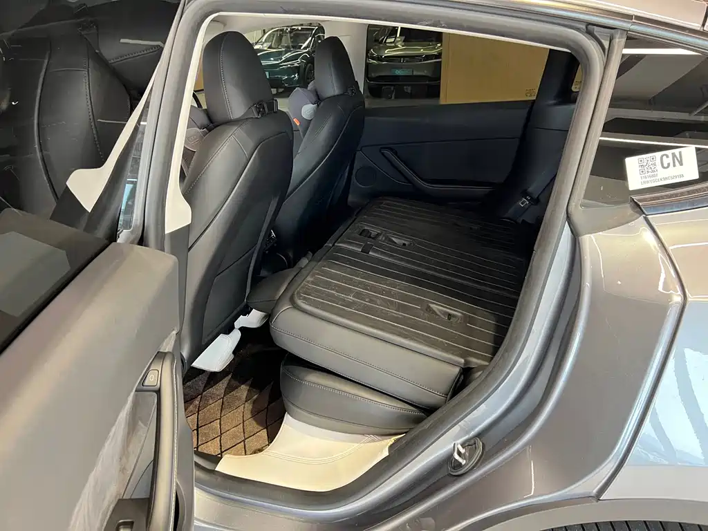 Tesla Model Y — фото 11