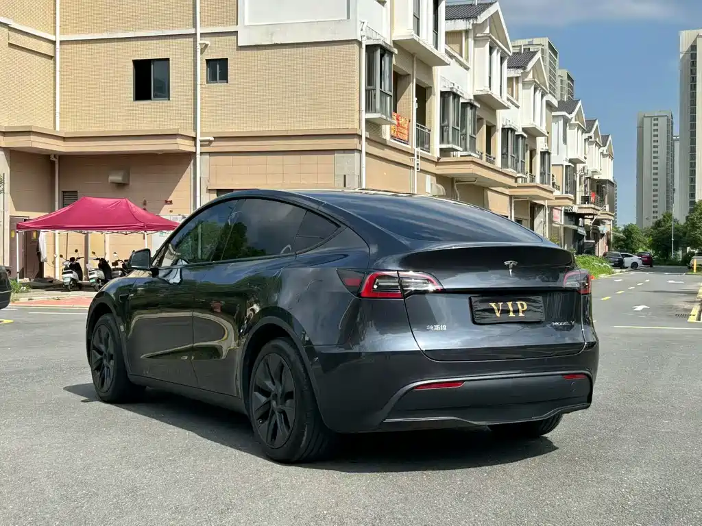 Tesla Model Y — фото 4