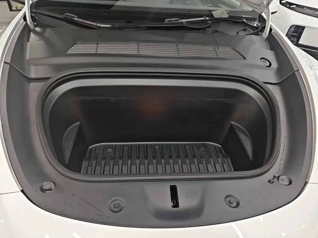 Tesla Model Y — фото 20