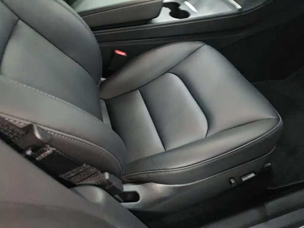 Tesla Model Y — фото 25