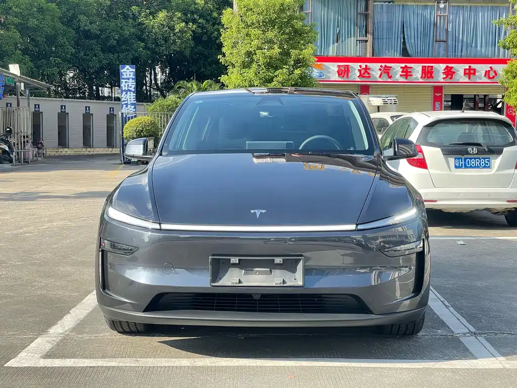 Tesla Model Y — фото 2