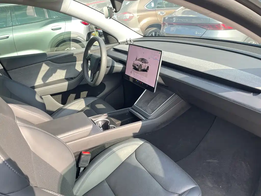 Tesla Model Y — фото 13