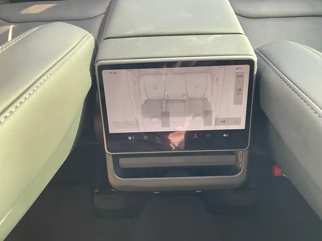 Tesla Model Y — фото 15