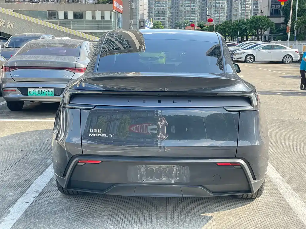 Tesla Model Y — фото 24