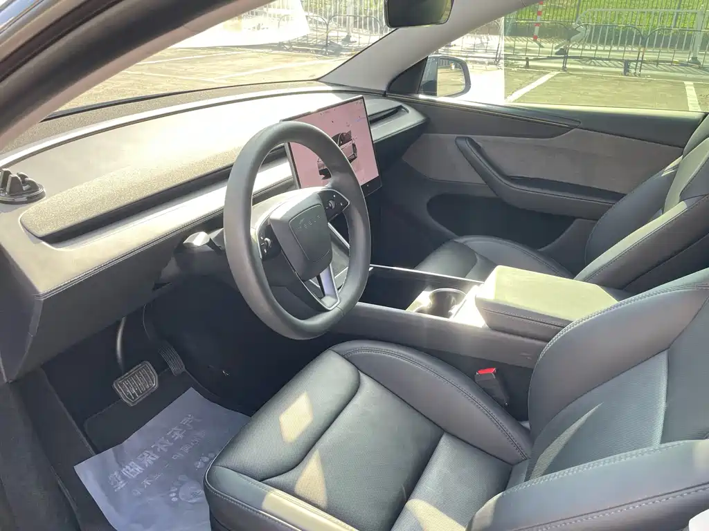 Tesla Model Y — фото 7