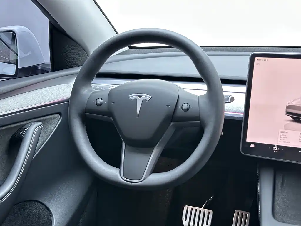 Tesla Model Y — фото 17