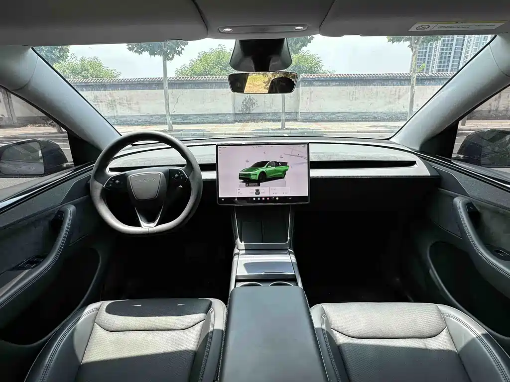 Tesla Model Y — фото 6