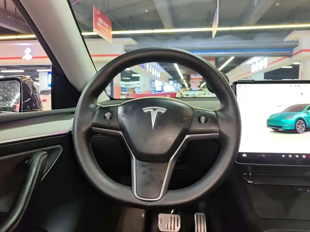 Tesla Model Y — фото 11