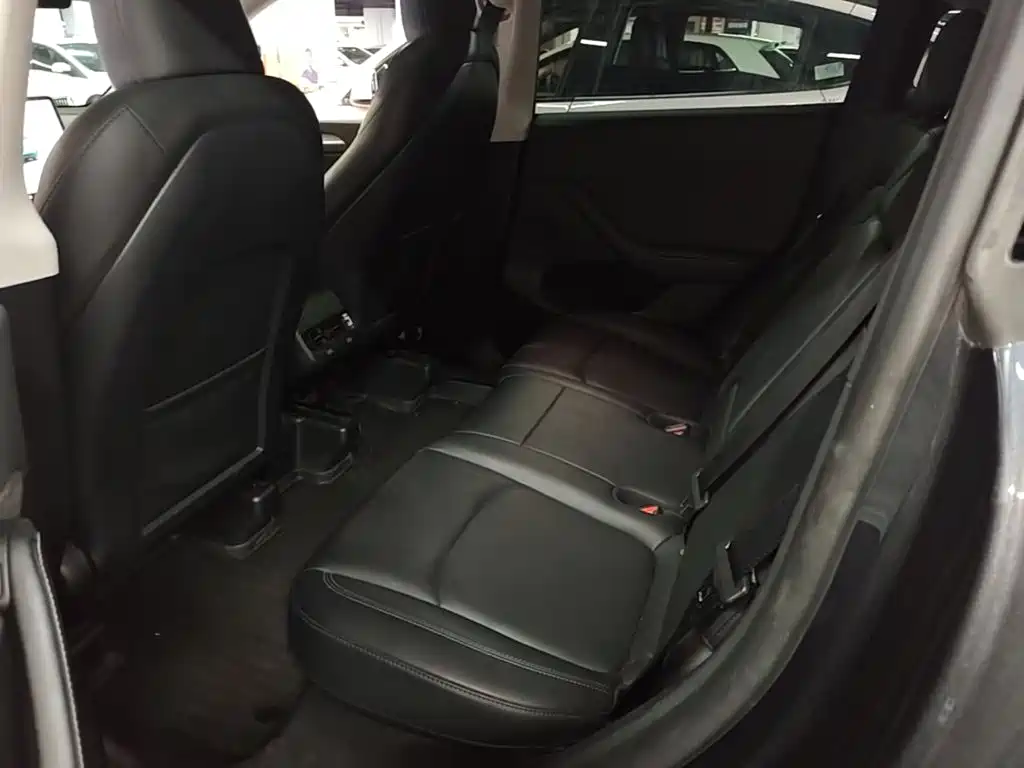 Tesla Model Y — фото 17