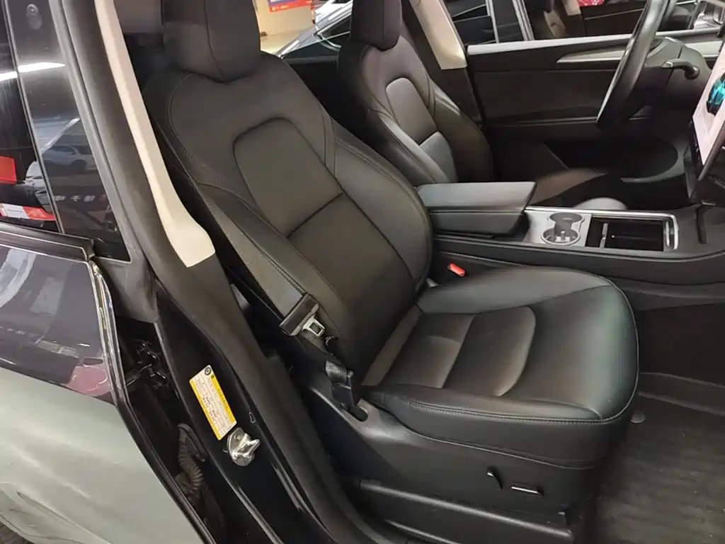 Tesla Model Y — фото 25