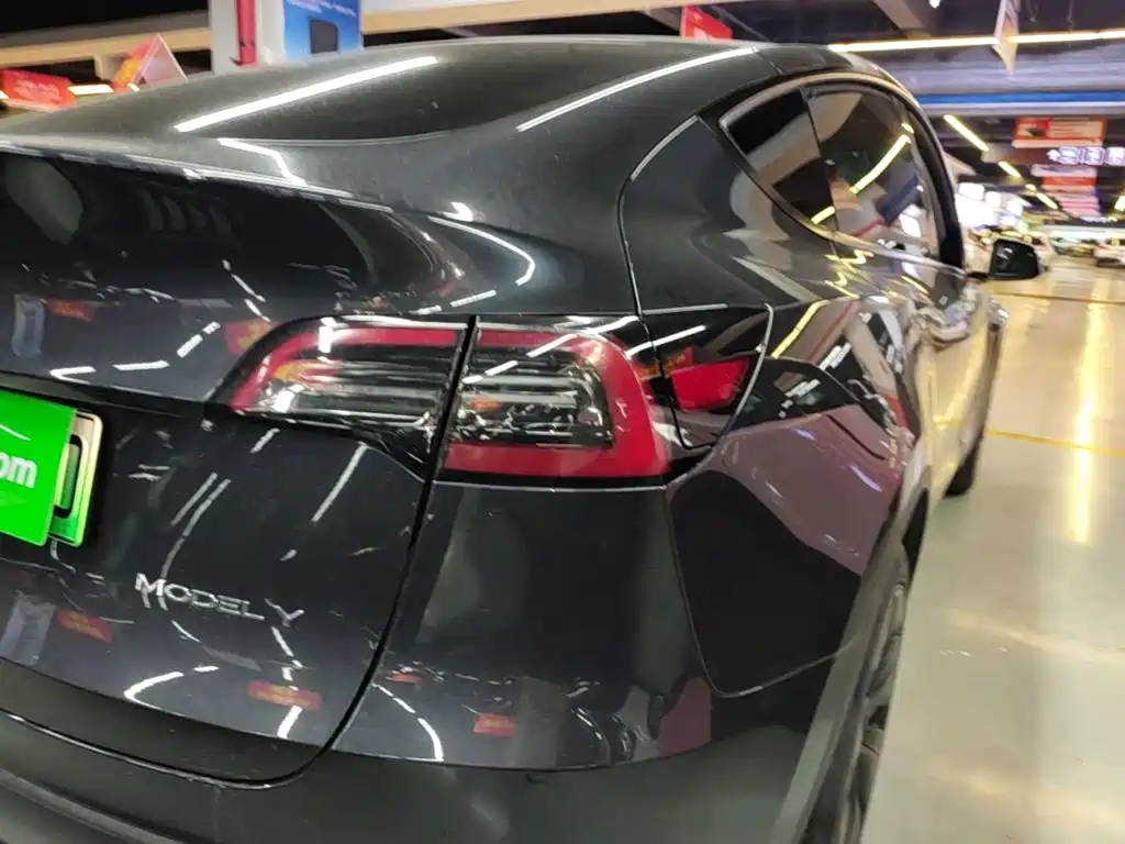 Tesla Model Y — фото 8