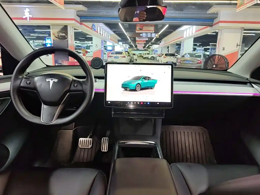 Tesla Model Y — фото 10