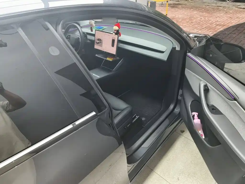 Tesla Model Y — фото 19