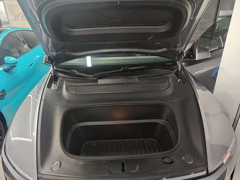 Tesla Model Y — фото 20