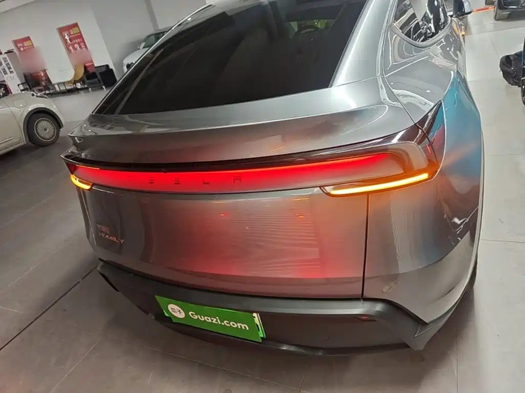 Tesla Model Y — фото 6
