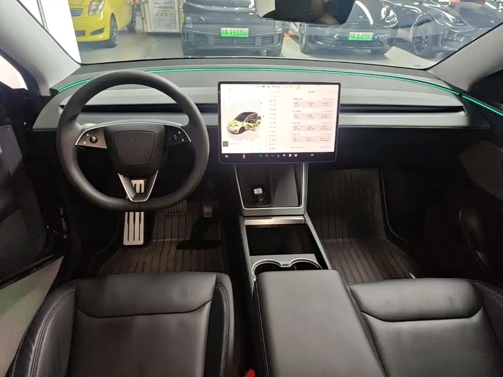 Tesla Model Y — фото 10