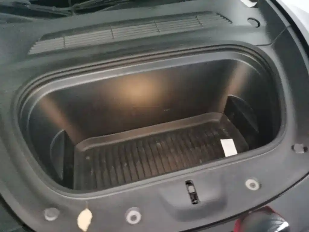 Tesla Model Y — фото 25