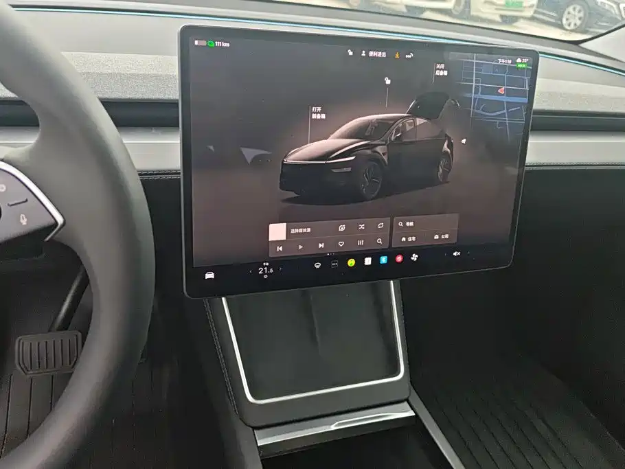 Tesla Model Y — фото 13