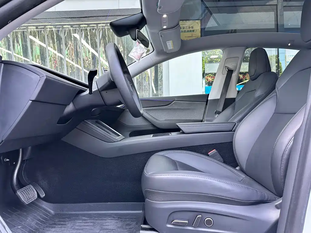 Tesla Model Y — фото 11