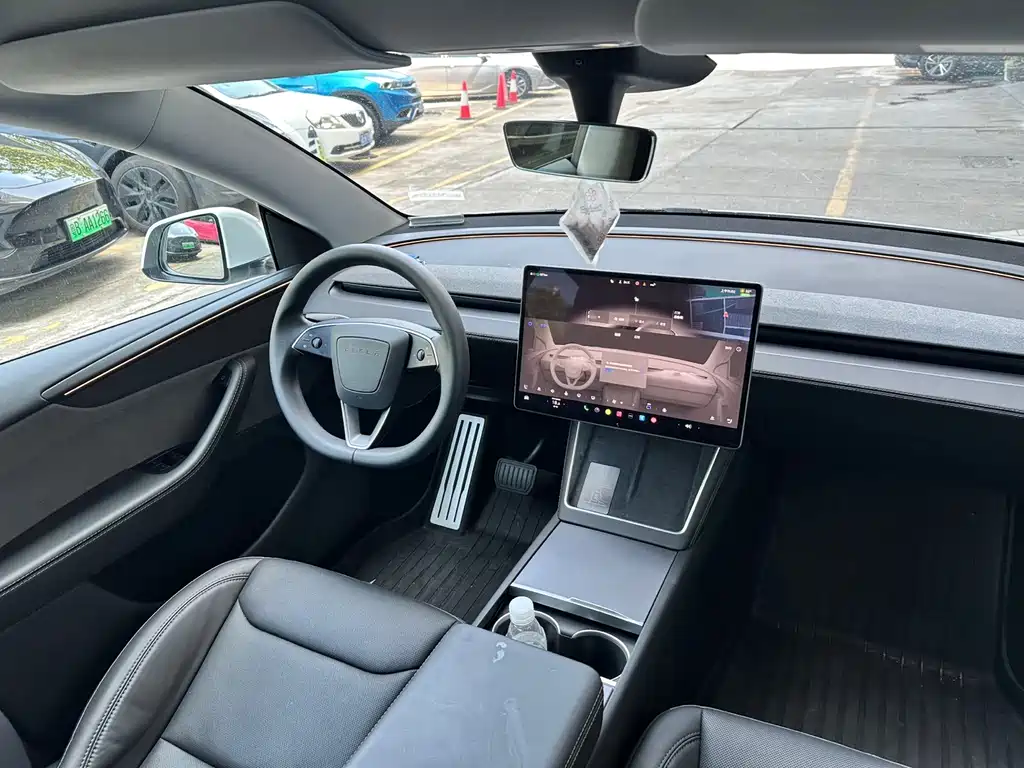 Tesla Model Y — фото 13