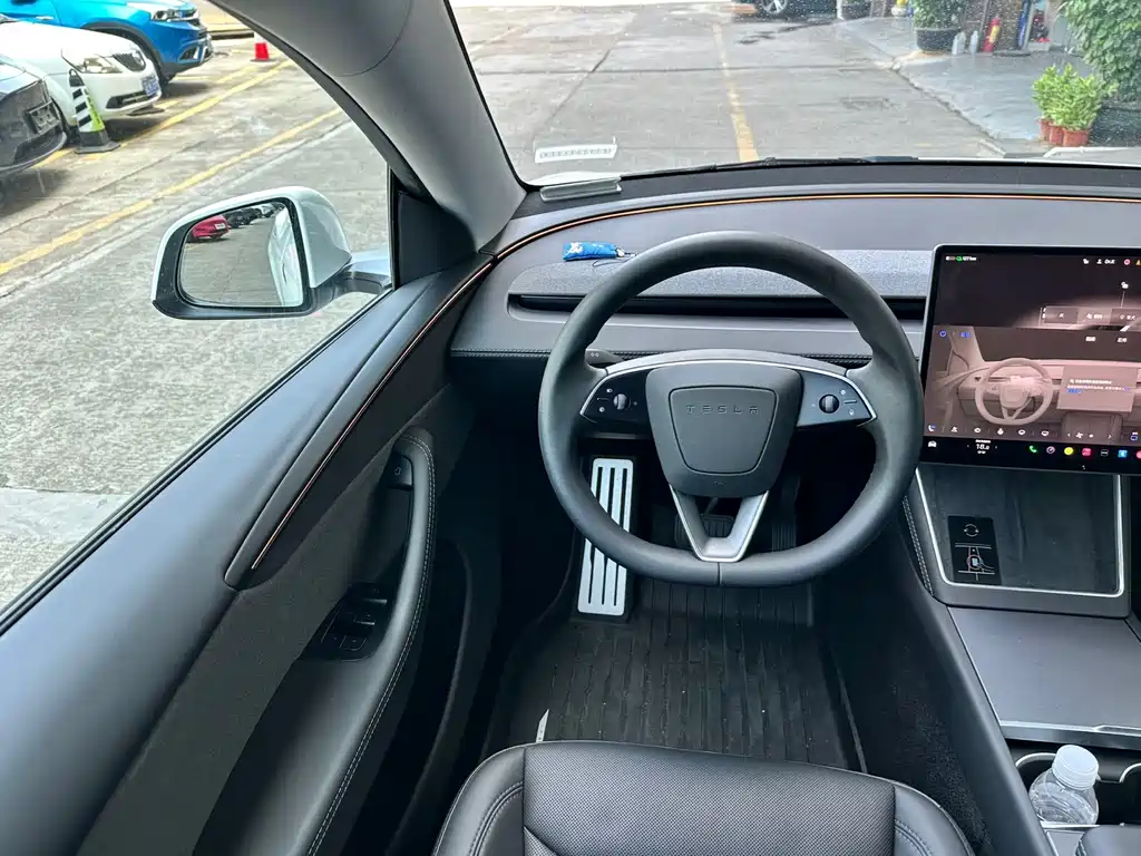 Tesla Model Y — фото 14