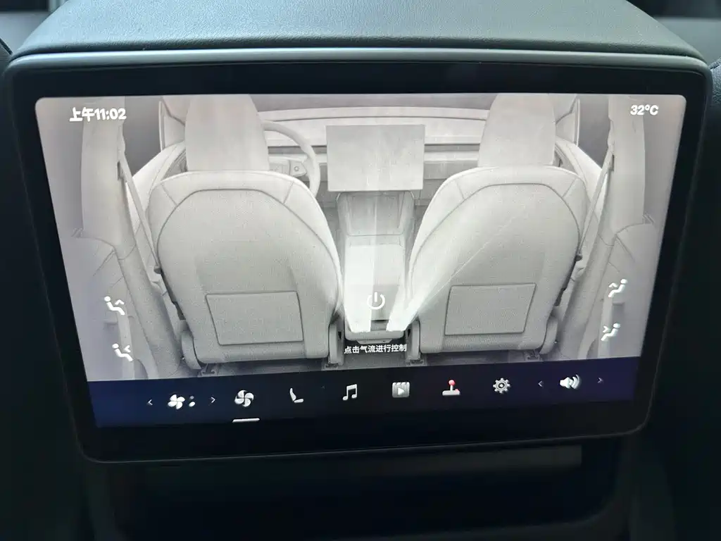 Tesla Model Y — фото 18