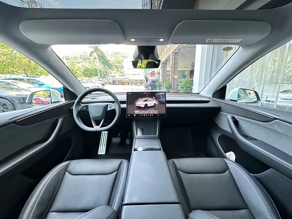 Tesla Model Y — фото 10