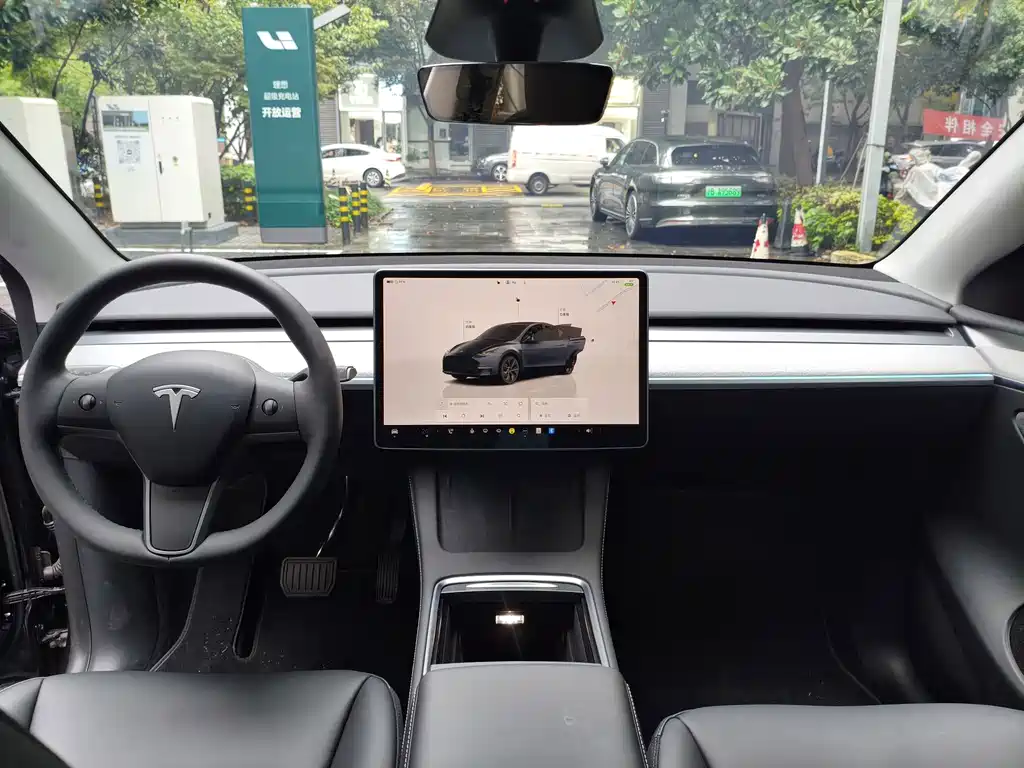 Tesla Model Y — фото 5