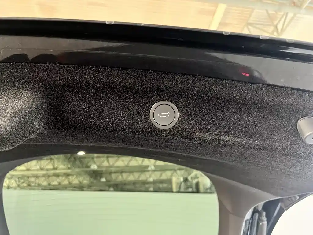 Tesla Model Y — фото 14