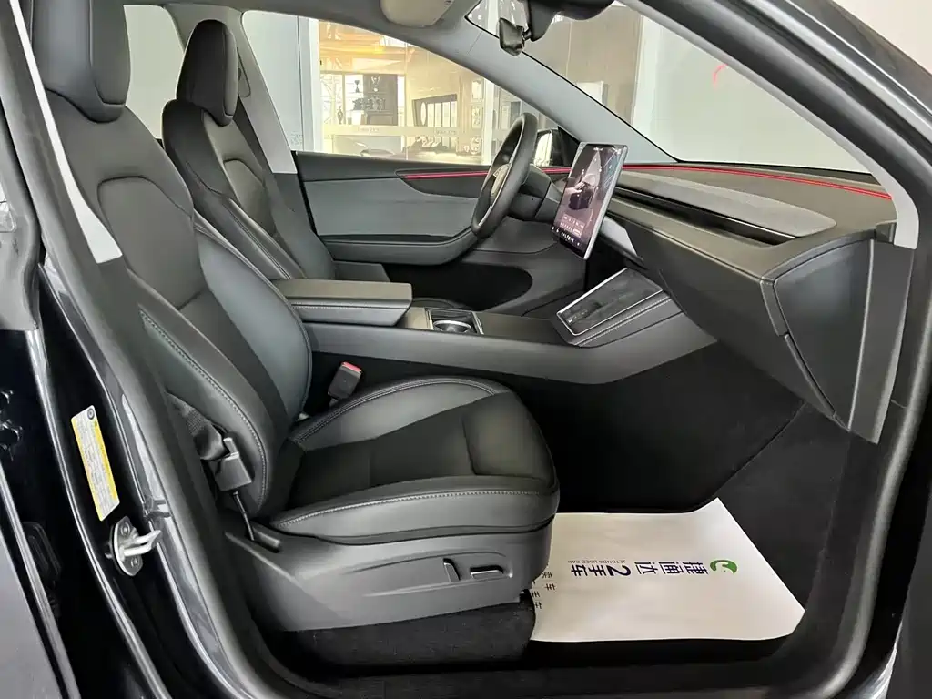 Tesla Model Y — фото 18